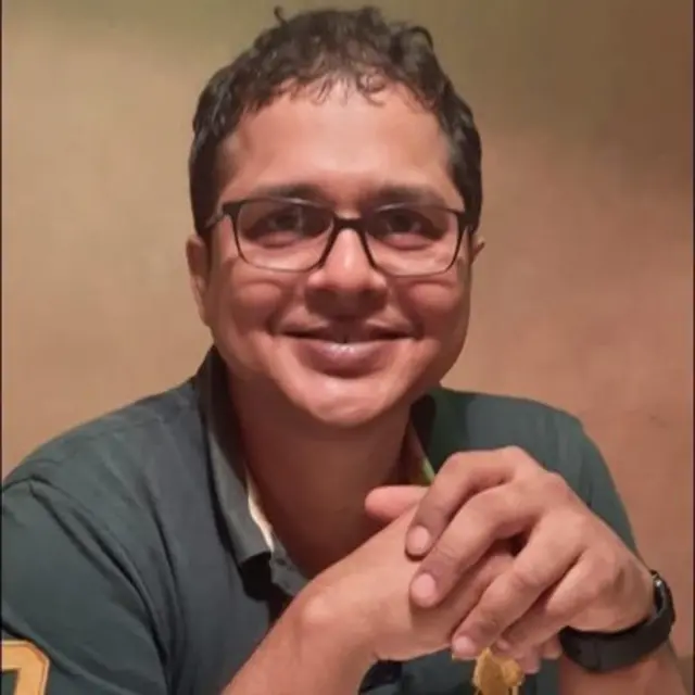 साकेत गोखले