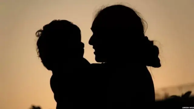 सरोगेट मां