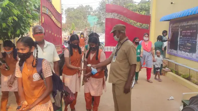 பள்ளிகள் திறப்பு