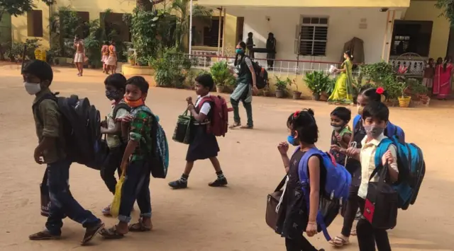 பள்ளிகள் திறப்பு
