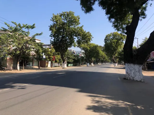 မုံရွာမြို့ ကျောက္ကာလမ်း