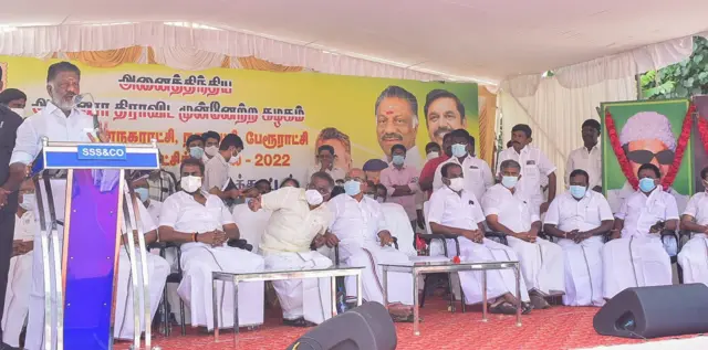 பிரச்சாரக் கூட்டத்தில் பேசிய ஓ.பன்னீர்செல்வம்