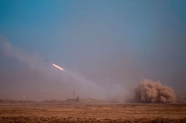 မြန်မာစစ်တပ်အပါအဝင် ပါကစ္စတန်၊ တရုတ်၊ အီရန်နိုင်ငံတို့က တပ်ဖွဲ့ဝင်တွေပါဝင်ပြီး ရုရှားနိုင်ငံမှာ ၂၀၂၀ ပြည့်နှစ်ကပြုလုပ်တဲ့ Caucasus စစ်ရေးလေ့ကျင့်မှုမှာ ဒုံးကျည်တစ်စစ် ပစ်လွှတ်စမ်းသပ်စဉ်