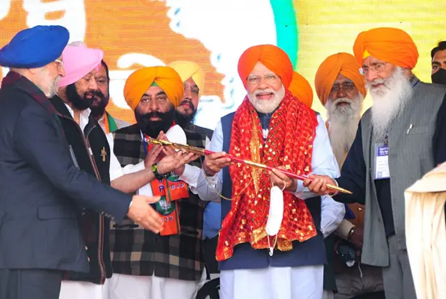 नरेंद्र मोदी