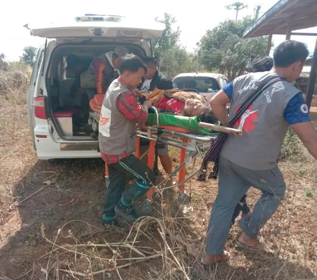 မိုးဗြဲမှာ စစ်ကောင်စီရဲ့လက်နက်ကြီးပစ်ခတ်မှုကြောင့် အရပ်သားတွေ ဒဏ်ရာရ