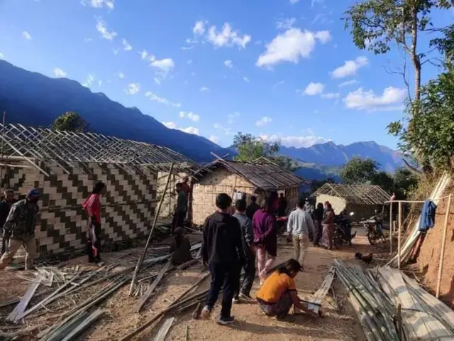 မတူပီတိုက်ပွဲကြောင့် အိန္ဒိယနယ်စပ်ကို ဖြတ်ကျော်လာတဲ့ စစ်ရှောင်တွေအတွက် အိန္ဒိယ-မြန်မာနယ်စပ် Siaha ခရိုင်၊ ချာပီကျေးရွာဒေသခံတွေ ကယ်ဆယ်ရေးစခန်းဆောက်ပေးနေတာဖြစ်ပါတယ်