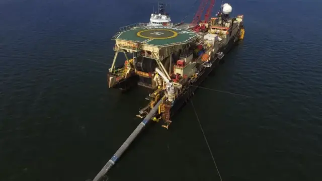 জার্মান উপকূলে নর্ড স্ট্রিম-২ প্রকল্পের পাইপলাইন বসানো হচ্ছে।