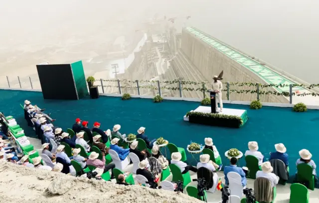 وصف رئيس الوزراء الإثيوبي أبيي أحمد إنتاج الكهرباء من سد النهضة الذي تبنيه على النيل الأزرق، بأنه "ولادة حقبة جديدة".