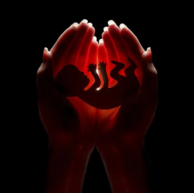 كولومبيا تتراجع جزئيا عن تجريم الإجهاض