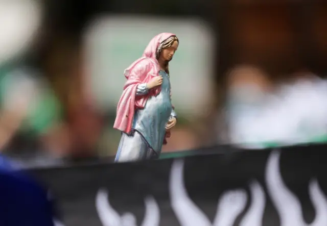 كولومبيا تتراجع جزئيا عن تجريم الإجهاض