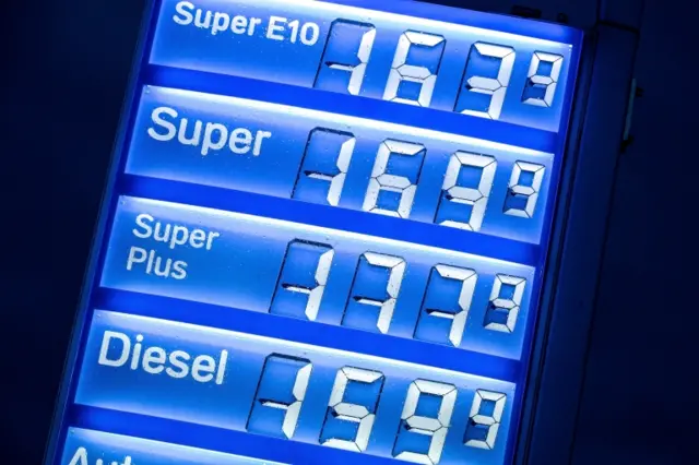 هدَدت بريطانيا والعديد من الحلفاء الغربيين بفرض عقوبات على روسيا.