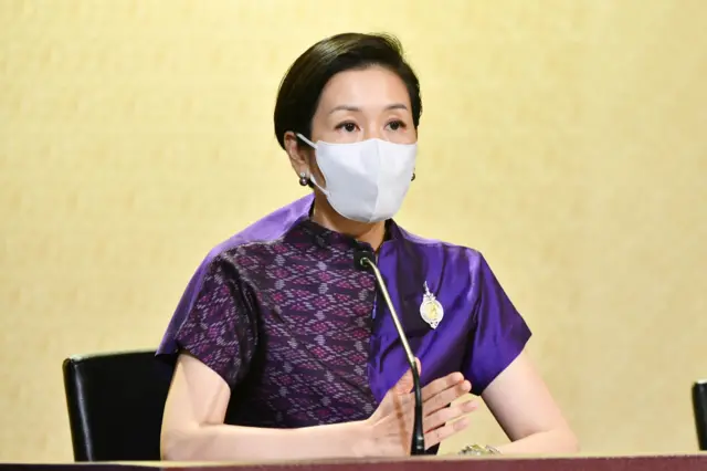 น.ส.รัชดา ธนาดิเรก รองโฆษกประจำสำนักนายกรัฐมนตรี