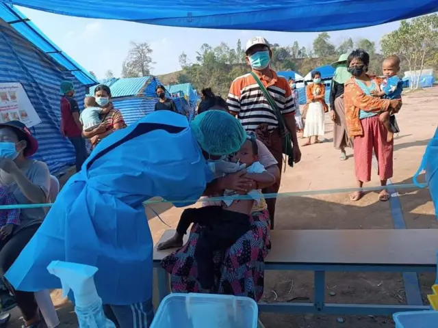 လေးကေ့ကော်စစ်ရှောင်တွေအတွက် ကိုဗစ်ပိုးစစ်ဆေးမှုကို KNU ကျန်းမာရေးဌာနနေက ပြုလုပ်ပေးနေတာလို့ သိရပါတယ်