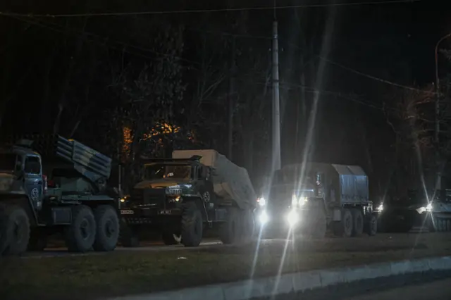 Бүгүн таңга жуук Орусиянын куралдуу күчтөрү Украинанын чек арасын бузуп кирди.