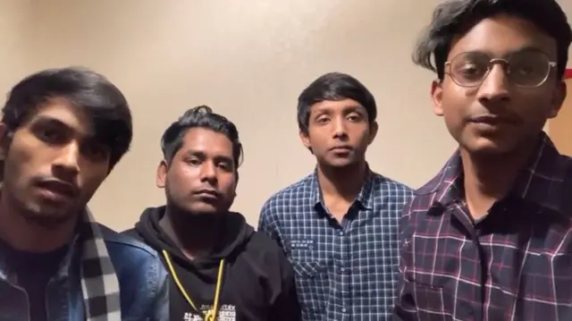 આયુષ વર્મા અને તેમના મિત્રો