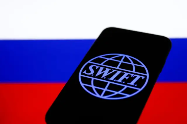 Батыш өлкөлөрү Орусияны SWIFTтен ажыратуу чечимин кабыл алышты.