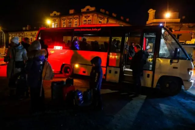 ਯੂਕਰੇਨ ਤੋਂ ਸ਼ਰਨਾਰਥੀ ਪੋਲੈਂਡ ਪਹੁੰਚ ਰਹੇ ਹਨ।