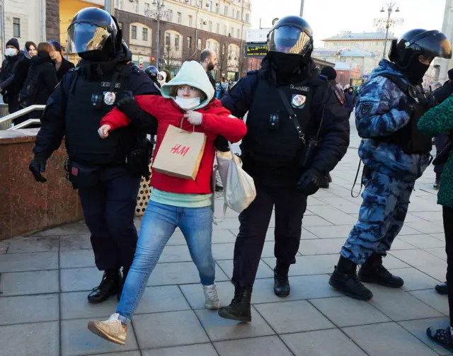 Задержание женщины в Москве