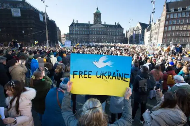 আমস্টার্ডাসে ইউক্রেনের প্রতি সমর্থন জানাতে বিক্ষোভ