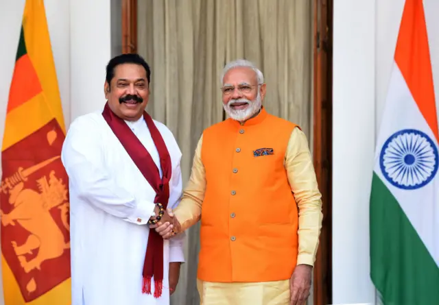 महिंदा राजपक्षे और नरेंद्र मोदी