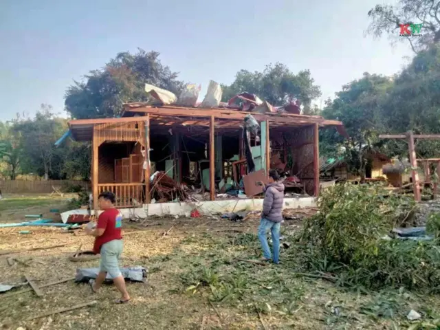 ကပ်မှော်ဇွပ်ကျေးရွာက နေအိမ်တစ်လုံးပေါ်ကို လက်နက်ကြီးကျရောက်