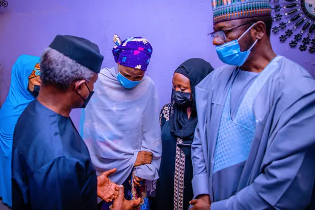 Osinbajo yana jajantawa iyayen Hanifa