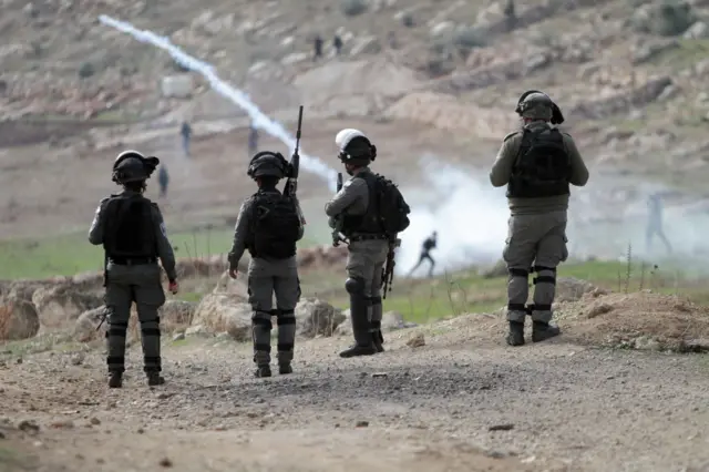 صورة أرشيفية لاشتباكات في الضفة الغربية