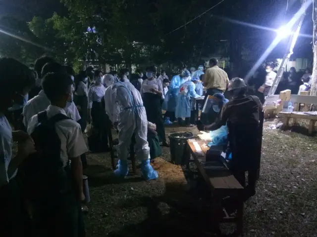 ဖေဖော်ဝါရီလ ၇ ရက်တုန်းက ပိုးတွေ့သူ ၃ ဦးနဲ့ဆက်စပ်ထိတွေ့သူတွေကို ပိုးစစ်ဆေးရာမှာ ကျောင်းသူကျောင်းသားတွေဆီမှာ ပိုးတွေ့ခဲ့တာဖြစ်ပါတယ်။