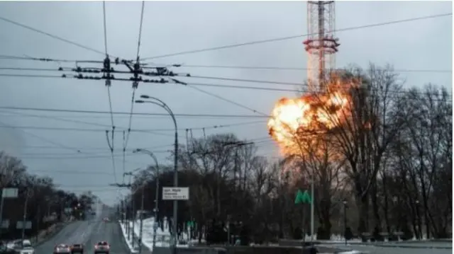 Ogbunigwe a gbara kwụsịr ọrụ ụlọọrụ Kyiv Tv ebe tawa a dị mịta 380 (1,250ft) tawa TV a ka kwụ ọtọ
