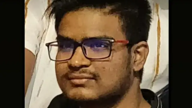 খারকিভে গোলার আঘাতে ভারতীয় ছাত্র নাভিন এস জ্ঞানাগৌড়া নিহত হয়েছে।