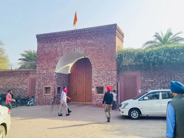ਬਾਦਲ ਪਿੰਡ
