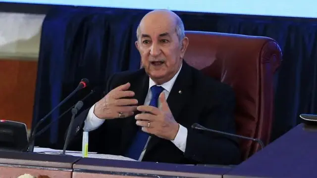 هذه هي المرة الثانية التي يقيل فيها الرئيس تبون وزير نقل، منذ توليه الحكم في كانون الاول/ديسمبر 2019.