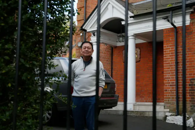 သံအမတ်ကြီးနေအိမ်မှာ ပြီးခဲ့တဲ့ နှစ်ဧပြီမှာ တွေ့ရစဉ်