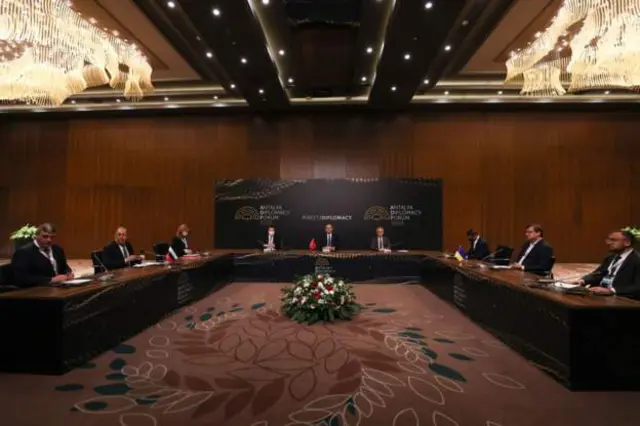 Ngoại trưởng Nga và Ukraine gặp nhau tại Thổ Nhĩ Kỳ