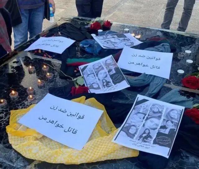 پوستر و پلاکارد