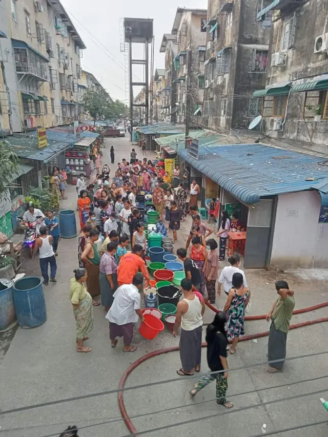 လျှပ်စစ်မီး