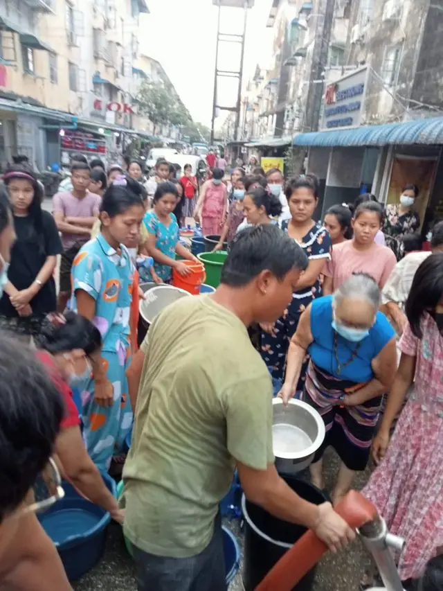 လျှပ်စစ်မီး