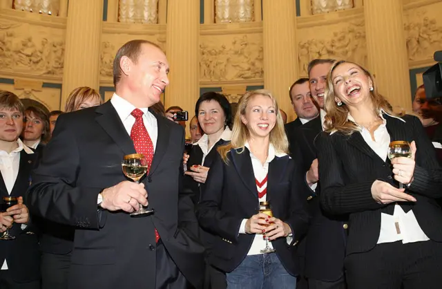 Путин и Навка (справа) в марте 2006 года