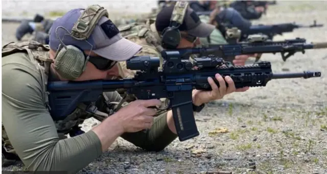 Wanaume wakipata mafunzo katika Chuo cha Kibinafsi cha Kupambana na Ugaidi katika Jamhuri ya Czech. Kwa hisani ya Chuo cha Kupambana na Ugaidi