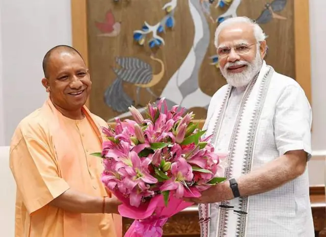 మోదీతో యోగి