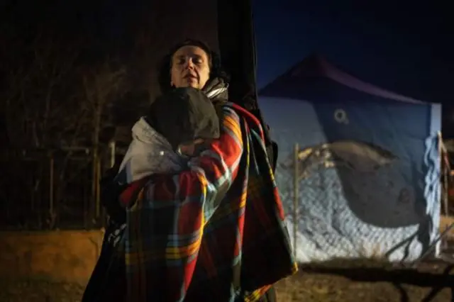 యుక్రెయిన్ నుంచి స్లోవేకియా చేరుకున్న శరణార్థి