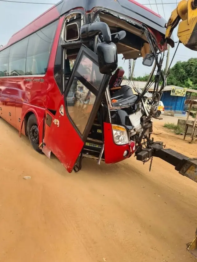 Foto of di truck wey involve for di accident