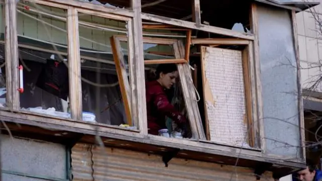 Fotos: See how missile fragments hit neighbourhood for Kyiv