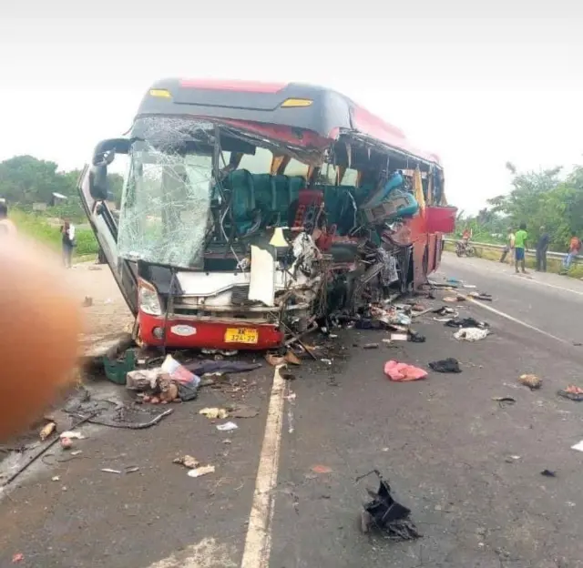 Foto of di truck wey involve for di accident