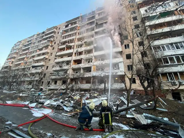 Пошкоджений будинок у Києві