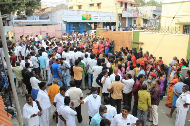 எஸ்.பி.வேலுமணி வீட்டில் லஞ்ச ஒழிப்புத் துறை சோதனை