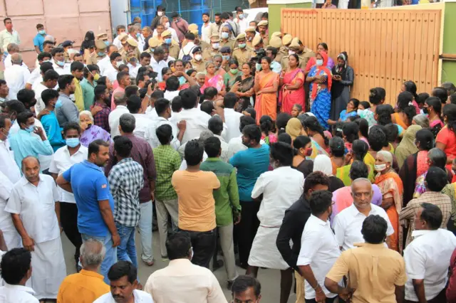 எஸ்.பி.வேலுமணி வீட்டில் லஞ்ச ஒழிப்புத் துறை சோதனை