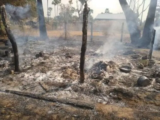 ဘန့်ဘွေးရွာထဲကနေအိမ်တွေ ဒီနေ့ မတ်လ ၁၆ ရက်နေ့လည်ပိုင်းမှာ မီးရှို့ခံခဲ့ရတာလို့ ဒေသခံတွေက ပြောပါတယ်