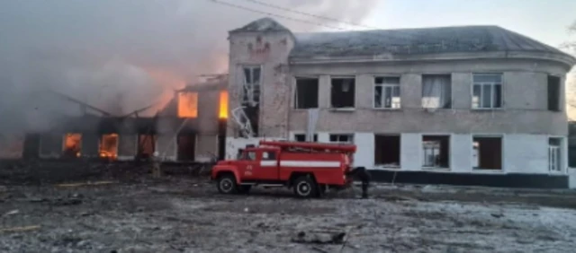 Розбомблена будівля у Мерефі, Харківська область