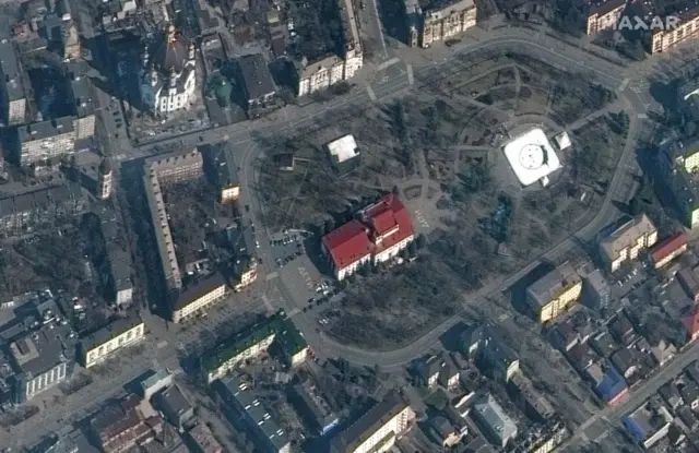 Mariupol'da vurulan tiyatro
